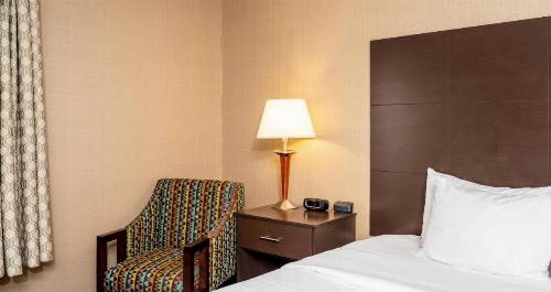 Clarion Pointe Harrisonburg image 10