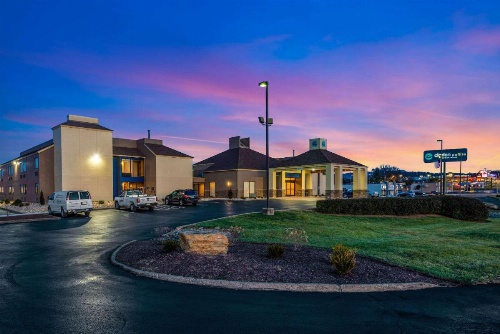 Clarion Pointe Harrisonburg image 14