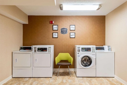 Clarion Pointe Harrisonburg image 16