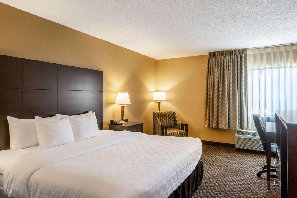 Clarion Pointe Harrisonburg Main image