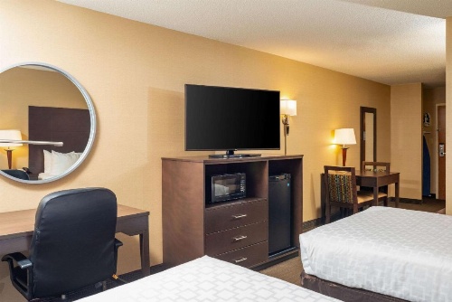 Clarion Pointe Harrisonburg image 29