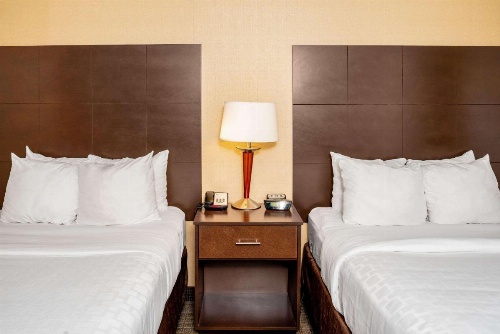 Clarion Pointe Harrisonburg image 30