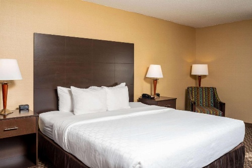 Clarion Pointe Harrisonburg image 39