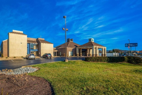 Clarion Pointe Harrisonburg image 44