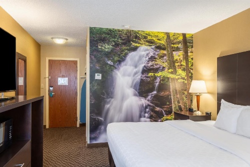 Clarion Pointe Harrisonburg image 50